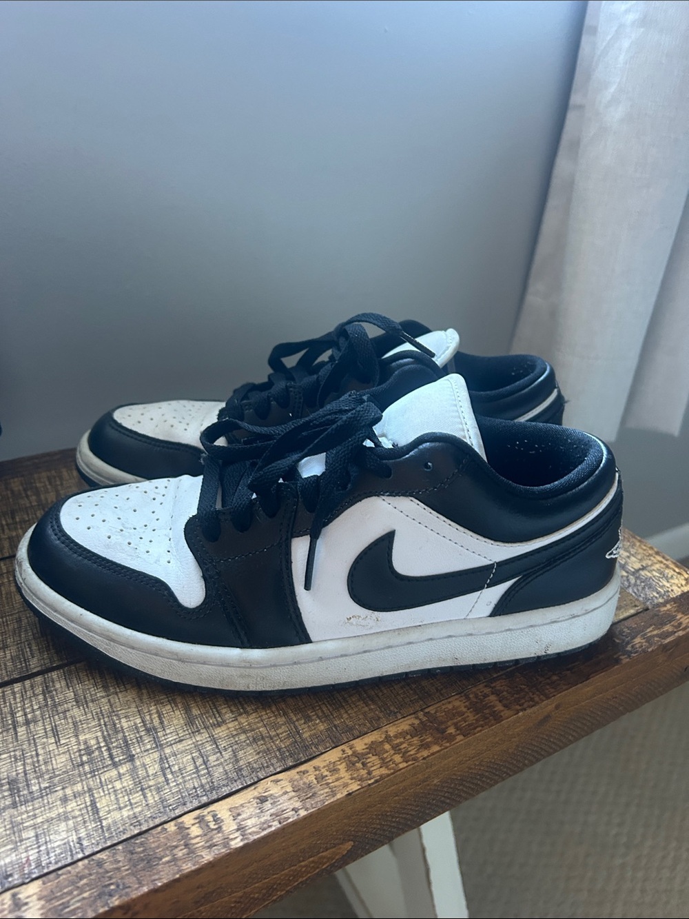 Nike Black and White Low-Top Sneakers with Swoosh
